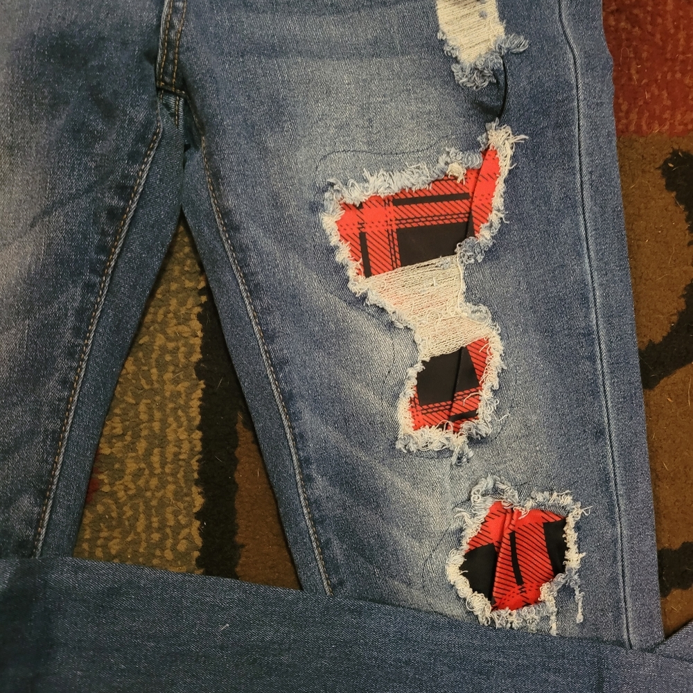 💜 New Distressed Plaid Patched Jeans - Picture 5 of 6
